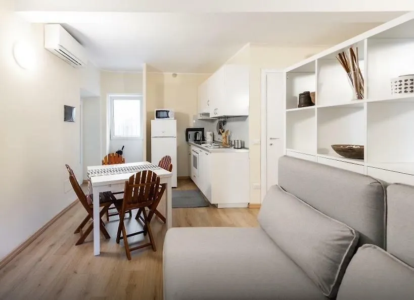 Quiet And Charming Apartment In The Centre With Air Conditioned Como 0*,